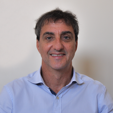 Brazilian Vitreoretina Surgeon Completes Work at North Western Eye Centre